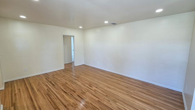 Building Photo - East Whittier 3 Bed 1.5 Bath House With Remodeled Kitchen and Bathrooms Available Now!