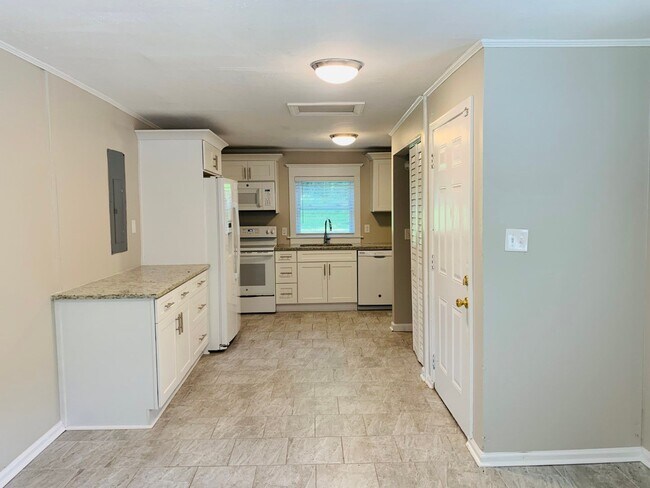 Building Photo - Wow! Grant Park Location! 3 bed, 2 bath, h...