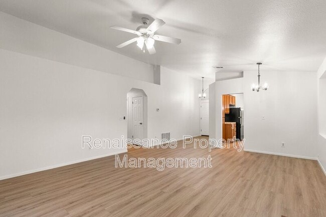 Building Photo - 165 Henry Ct