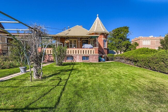 Building Photo - LOCATION LOCATION!! Unique Tudor 2-bed 1-bath upstairs unit in beautiful Tudor Duplex- All Utilit...