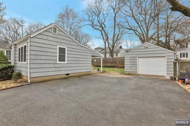 Building Photo - 240 Knickerbocker Rd