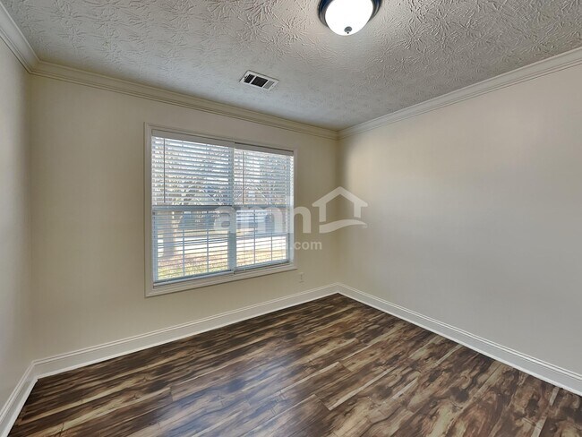 Building Photo - 677 New England Way