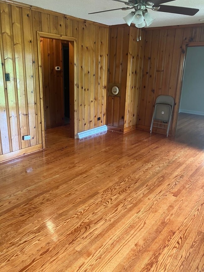 Building Photo - Cozy 2 bedroom in Oakridge