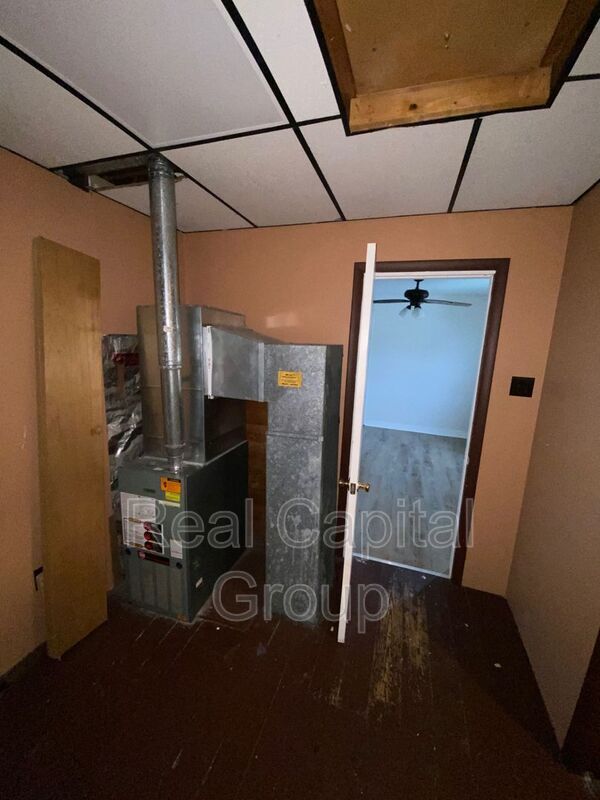 Building Photo - 305 Cable St