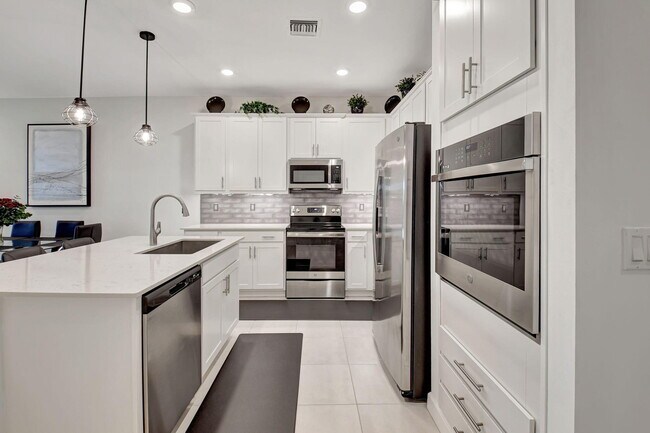 Building Photo - 14481 Highland Center Way