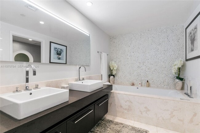 Building Photo - 17121 Collins Ave