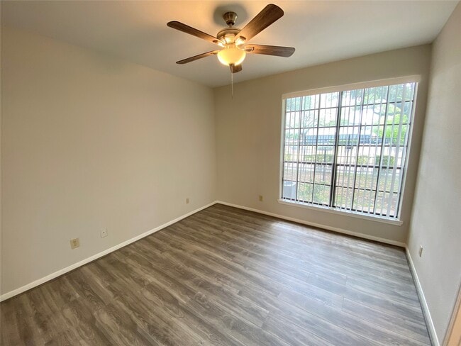 Building Photo - 2121 El Paseo St