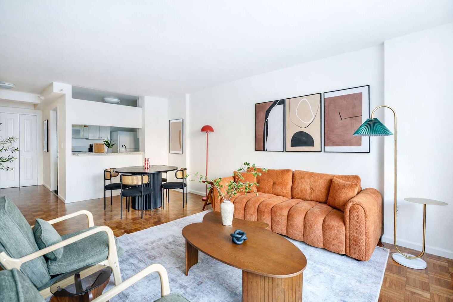 Building Photo - 350 W 43rd St