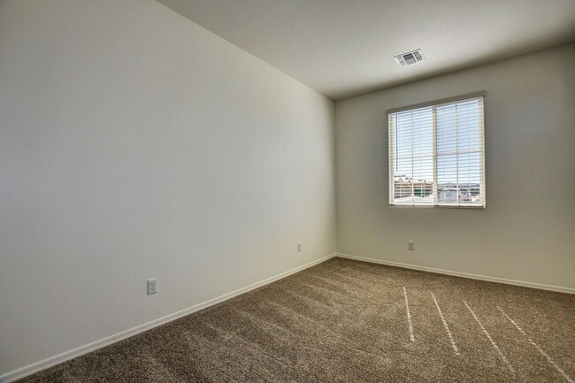 Building Photo - 2 bedroom, 2 bathroom home  in Saddlewood