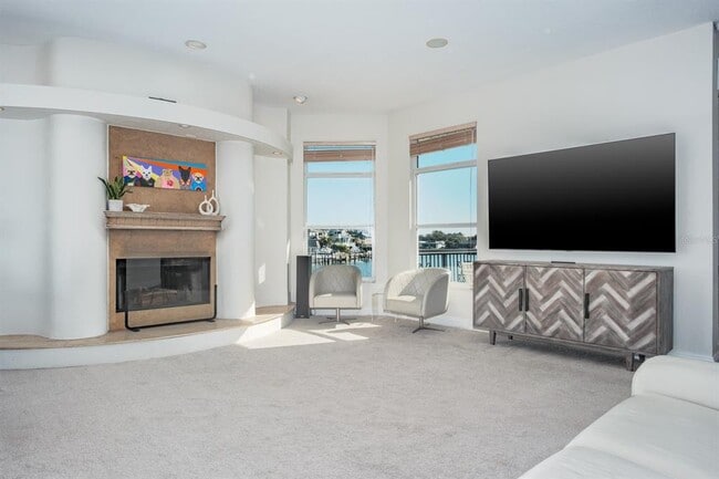 Building Photo - 5949 Seabird Dr S