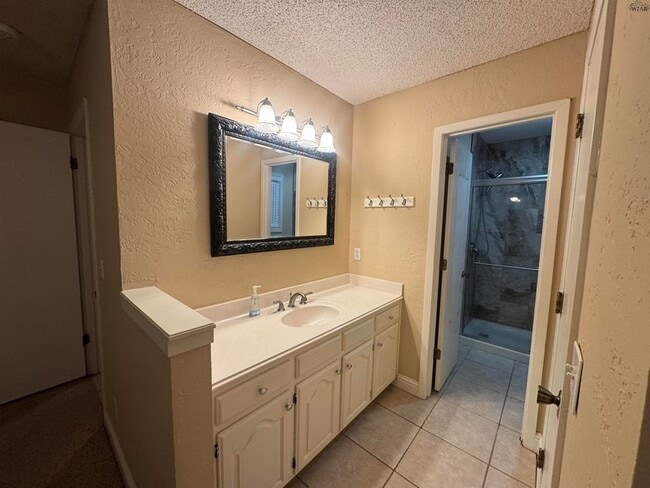 Building Photo - 2113 Selma Dr