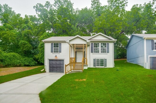 Building Photo - SEE IT NOW: Beautiful home in Avondale, MO!