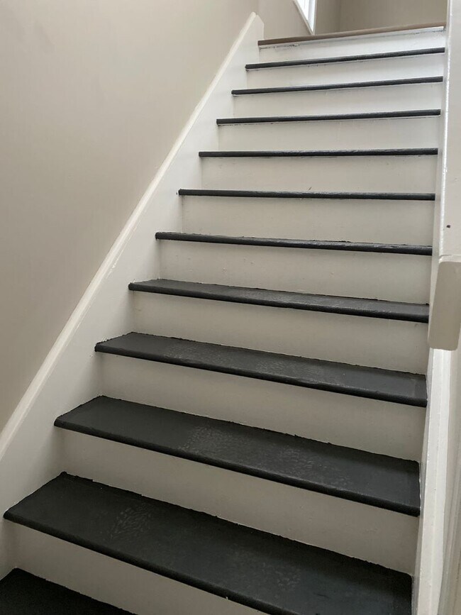 Building Photo - 142 Walnut St