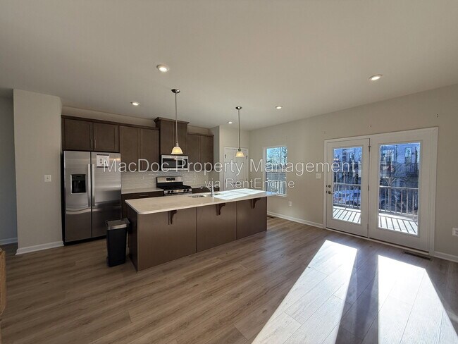 Building Photo - 1100 Rampart Dr