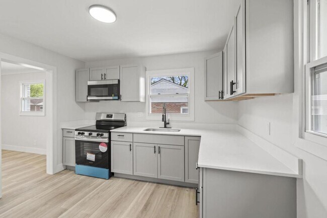 Building Photo - 2511 Baywood St
