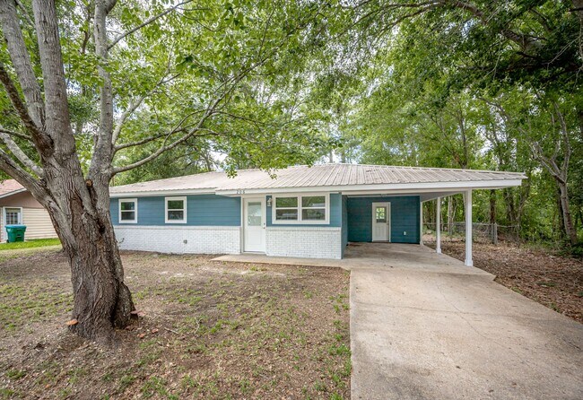 Building Photo - Charming Home in the Heart of Ocean Springs!