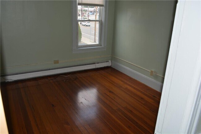 Building Photo - 1172 N Main St