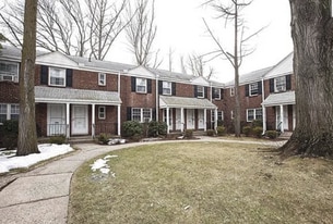 Building Photo - 190 Knickerbocker Rd