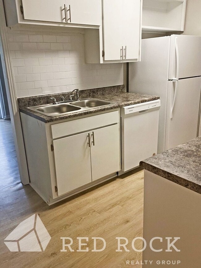Building Photo - Canterbury Townhomes Columbus, MS
