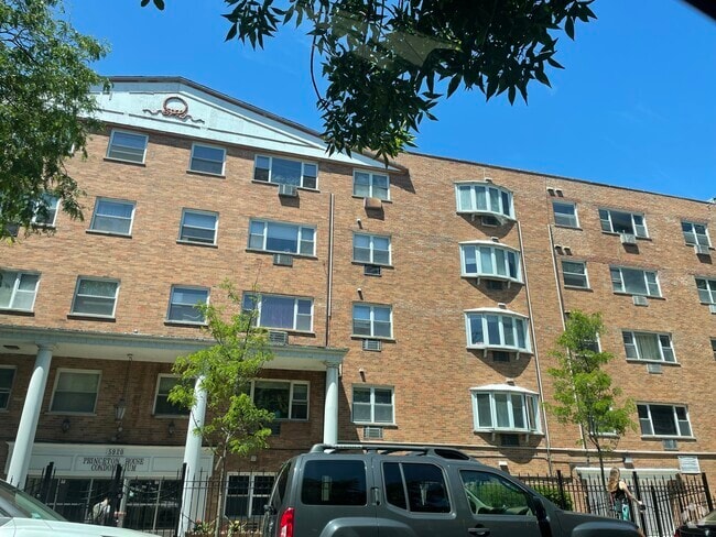 Building Photo - 5920 N Kenmore Ave