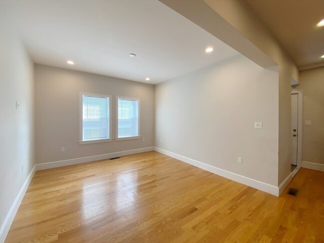 Building Photo - 821 Winthrop Ave