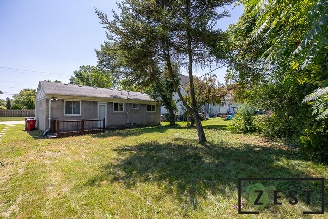 Building Photo - OPEN HOUSE- 1/9! 4PM-4:30PM! 3 BED 1 BATH HOME