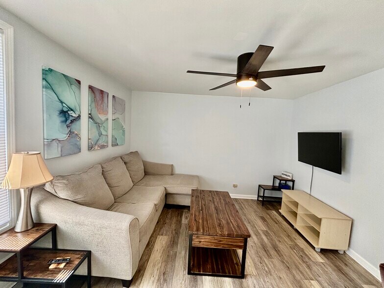 Building Photo - 340 W 26th St