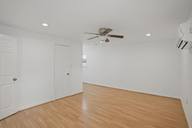 Building Photo - 5315 Bell St