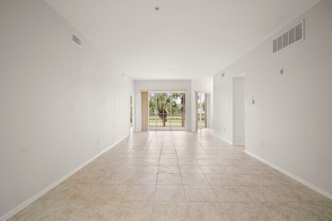 Building Photo - Beautiful Townhome in Laguna lakes 3 bedro...