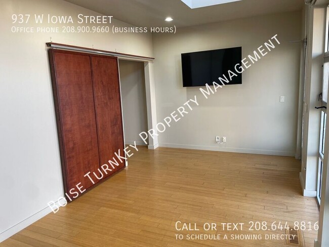 Building Photo - 2 Bed Broadway Ave Townhouse Near BSU!