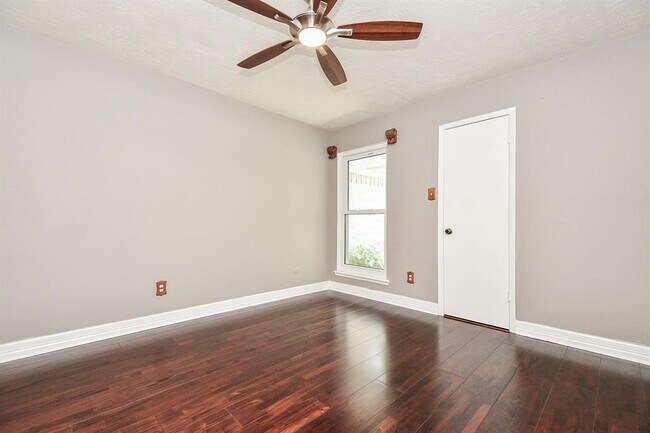 Building Photo - 10426 Alcott Dr