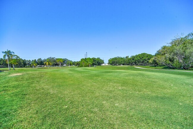 Building Photo - 900 Cove Cay Dr