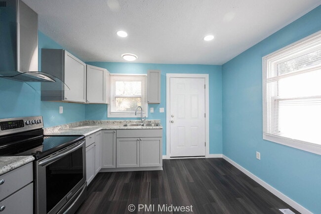 Building Photo - "Charming 3-Bed, 2-Bath Home in Indianapol...