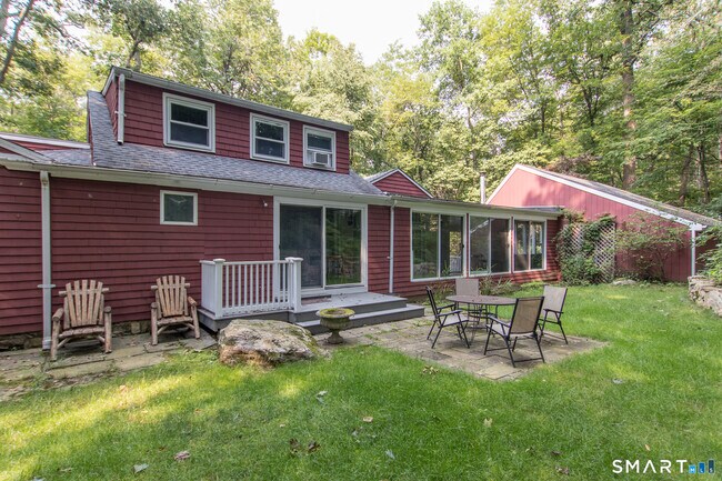 Building Photo - 211 New Canaan Rd