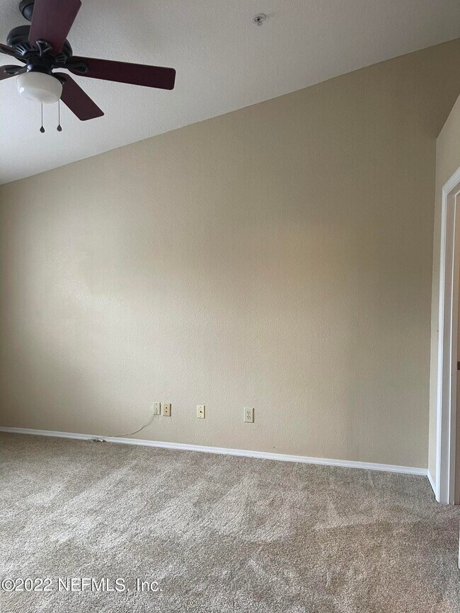 Building Photo - 13810 Sutton Park Dr N
