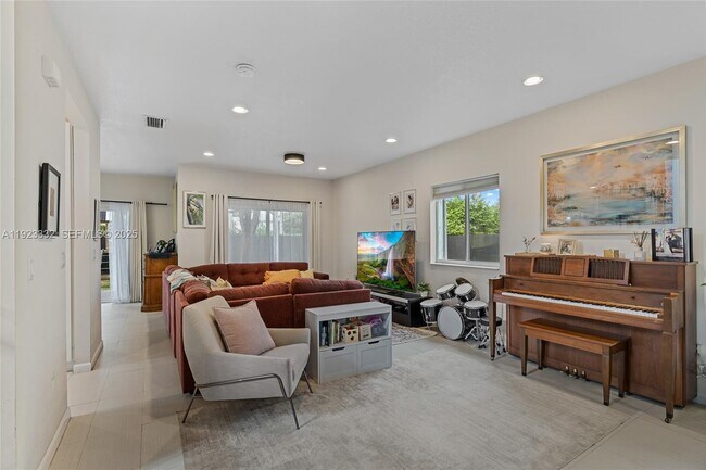 Building Photo - 396 NE 33rd Terrace