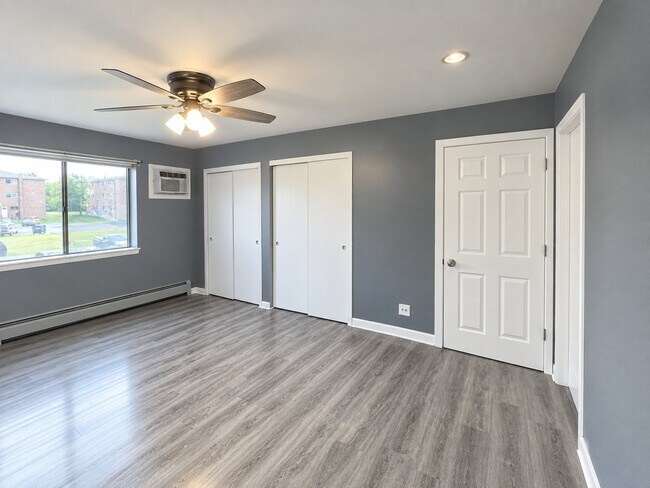 Building Photo - 443 E 192nd St