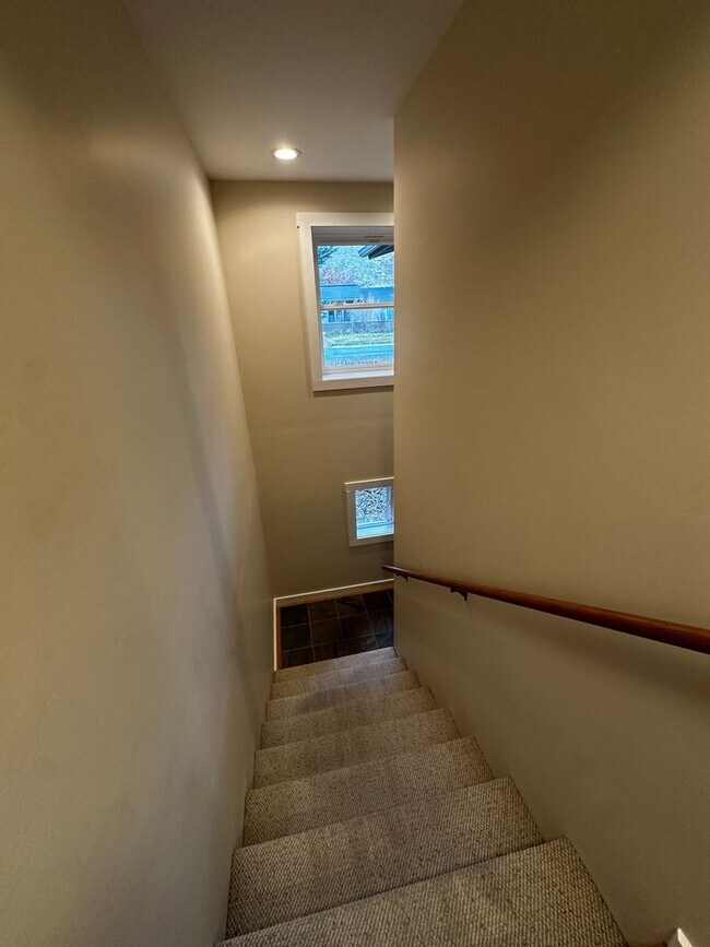 Building Photo - 4 Bed, 3 Bath Home in Hailey, Idaho with Beautiful Mountain Views