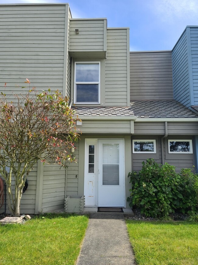 Building Photo - 1728 Edwards Dr