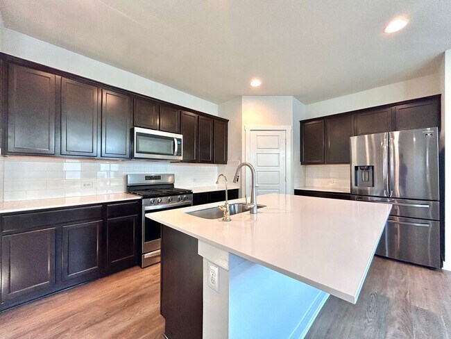 Building Photo - Spacious 4/BR 3/BA Home with Modern Upgrades