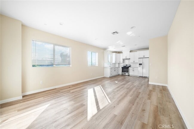 Building Photo - 1002 E 33rd St