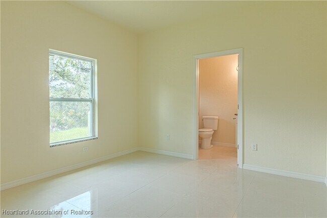 Building Photo - 3210 Oleander Dr