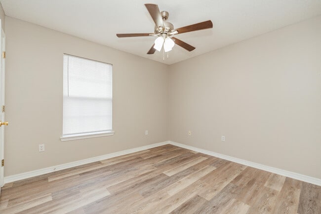 Building Photo - 226 Runnymeade Dr
