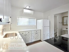 Building Photo - 8500 SW Canyon Dr