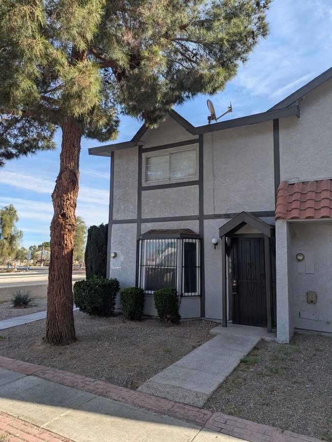 Building Photo - 898 Rhinegold Way