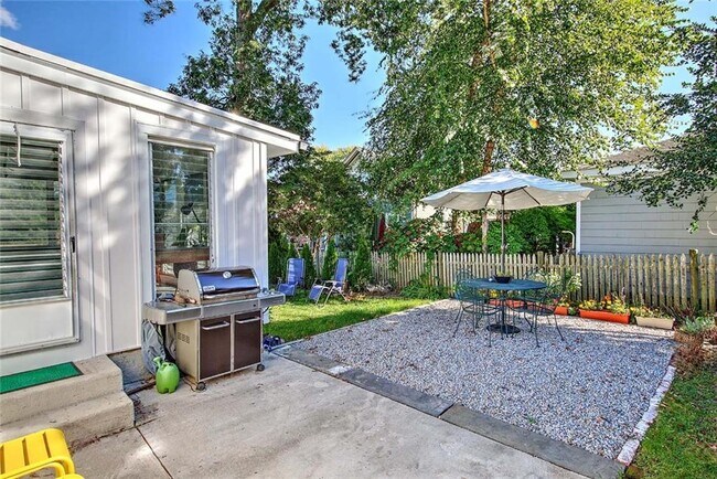 Building Photo - 151 Chace Ave