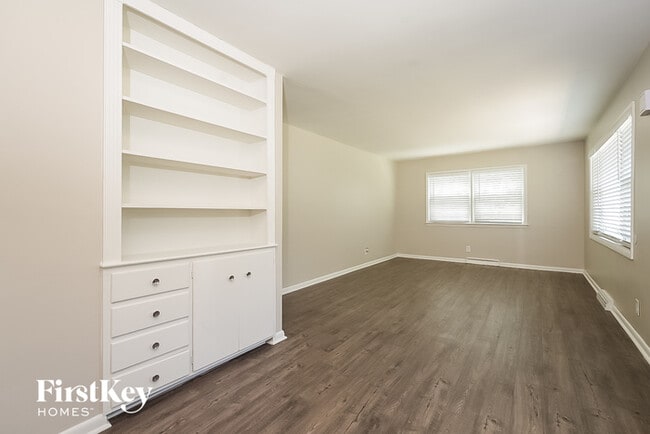 Building Photo - 503 Rosebriar Ct
