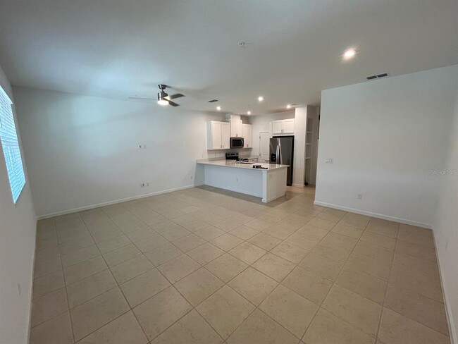 Building Photo - 9815 Walkway Dr