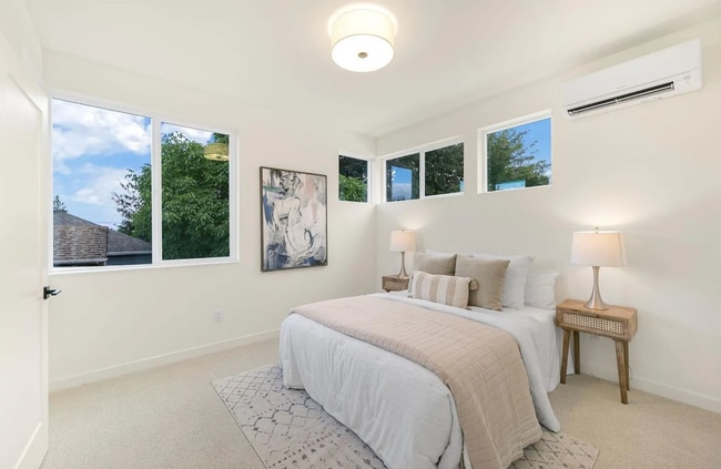 Building Photo - Modern & Tranquil Townhome in Seattle's Ce...