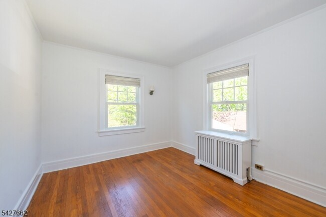 Building Photo - 200 Valley Rd